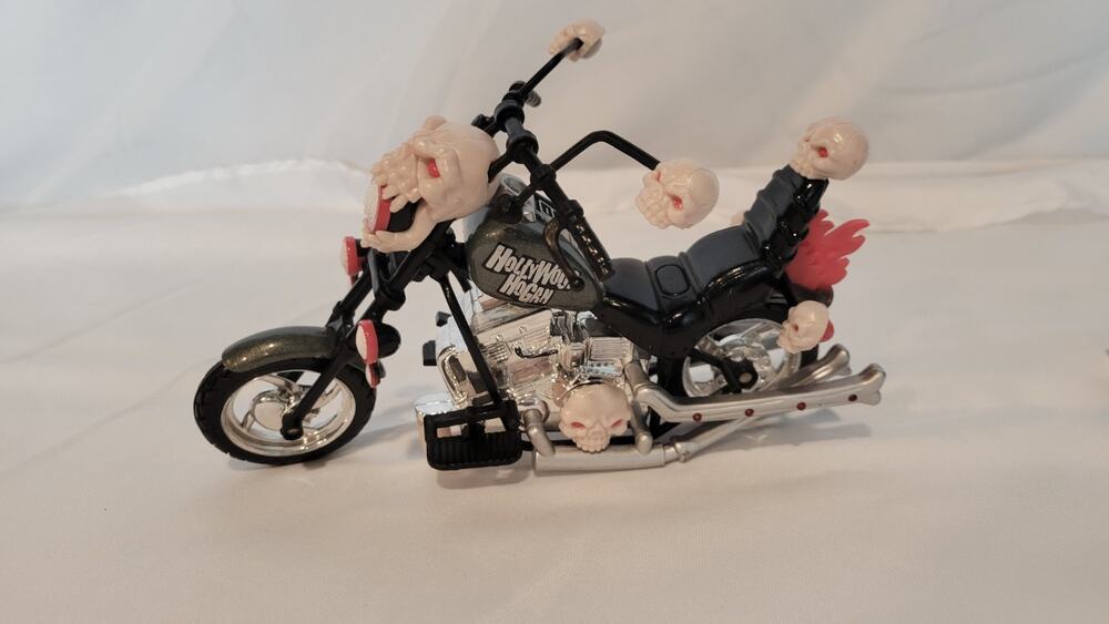 1999 Vintage ToyBiz Hollywood Hogan Motorcycle Chopper WCW Marvel UNTESTED